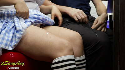 Ngoanana e monyane oa sekolo o itihela ho seithuti-'moho le eena ka mosebetsi oa sekolo o etsetsoang hae-xsanyAny